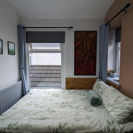 R3 - Cozy Small Double - City & Beach Access, Wifi, Free Parking - Self Catering Swansea Exterior foto